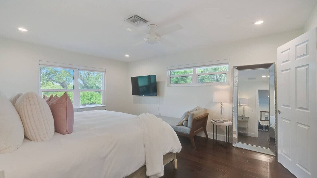 Photo of Bedroom in Gulf Gate Woods