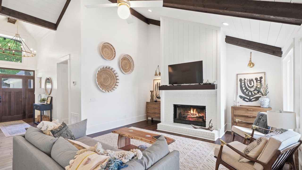 Photo of Livingroom in Eatonton