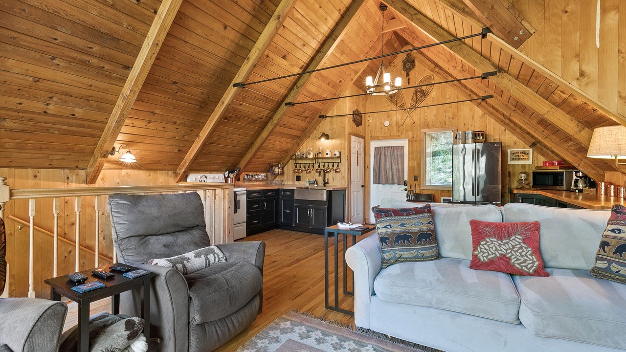 Photo of Livingroom in Gold Bar