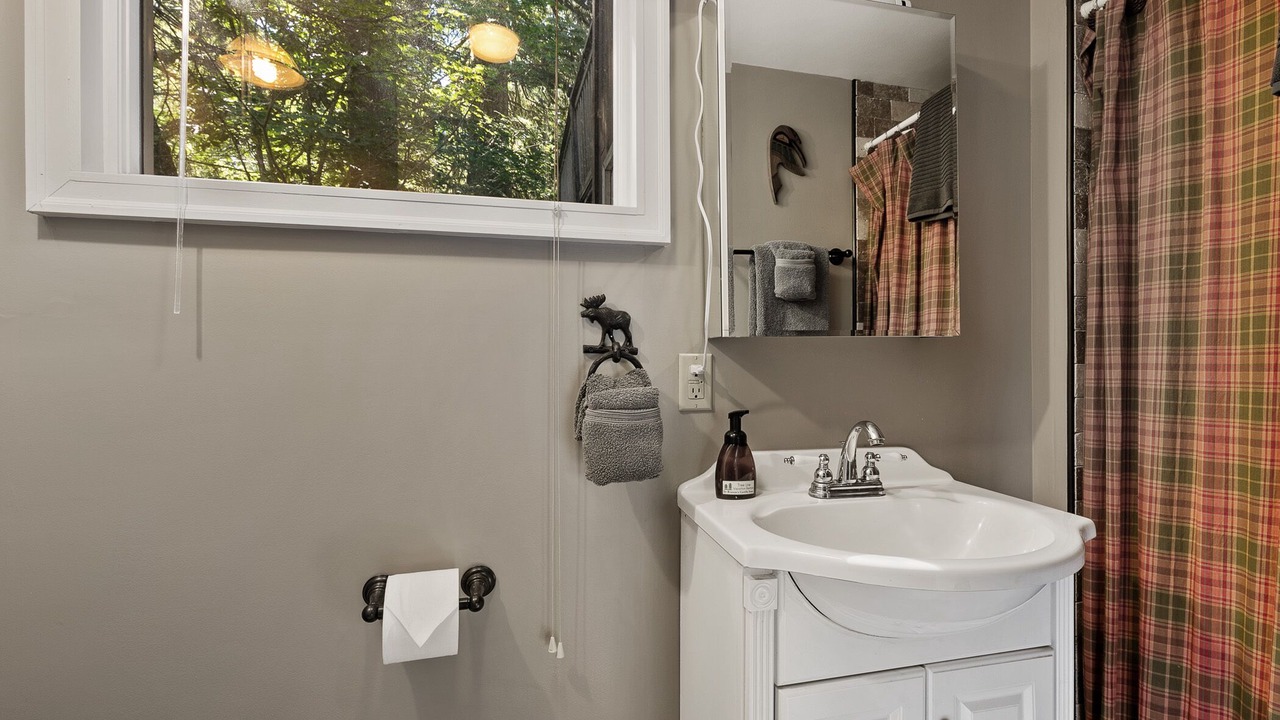 Photo of Bathroom in Gold Bar