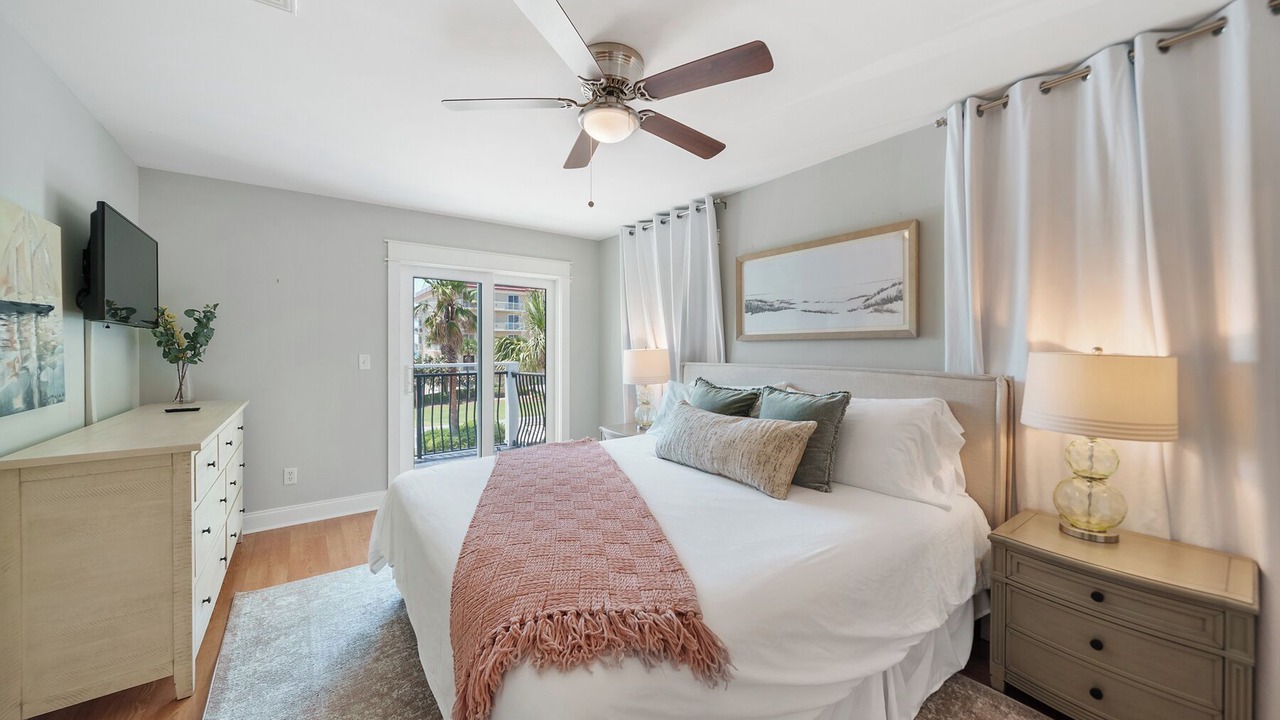 Photo of Bedroom in Crystal Beach
