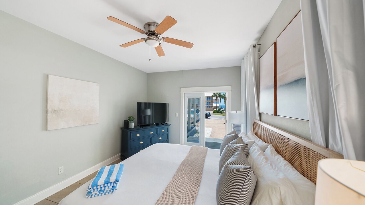 Photo of Bedroom in Crystal Beach