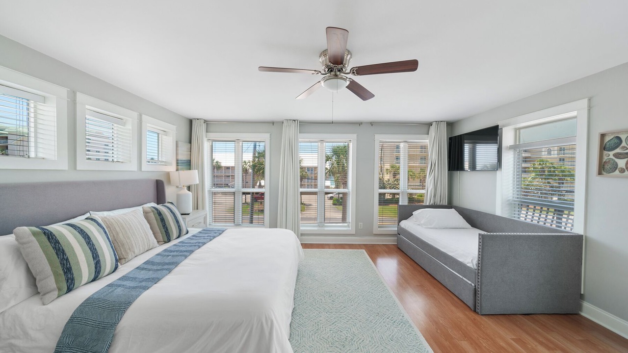 Photo of Bedroom in Crystal Beach