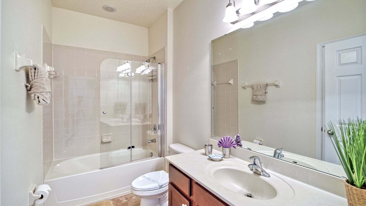 Photo of Bathroom in Watersong