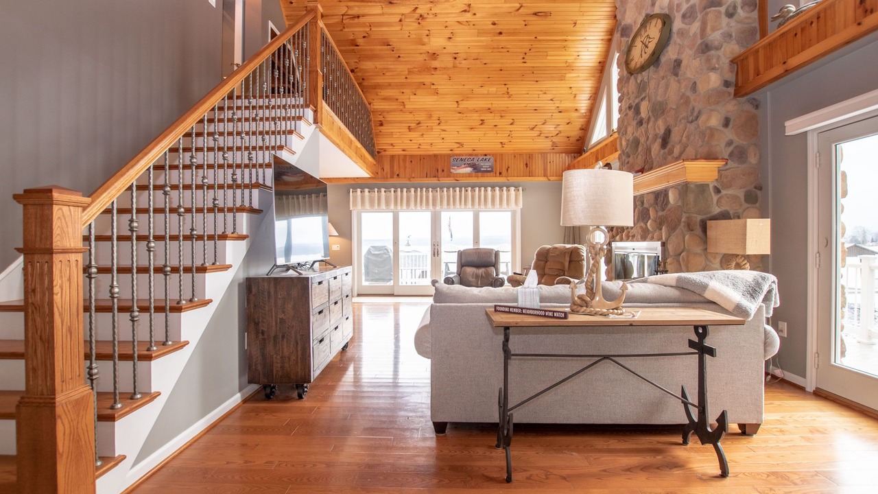 Photo of Livingroom in Town of Torrey