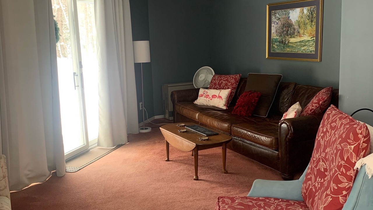 Photo of Livingroom in Warren
