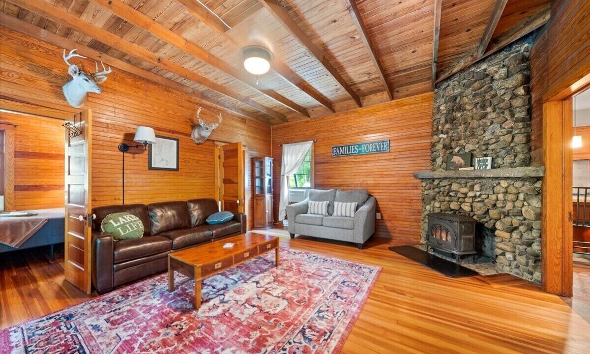 Photo of Livingroom in Lake George