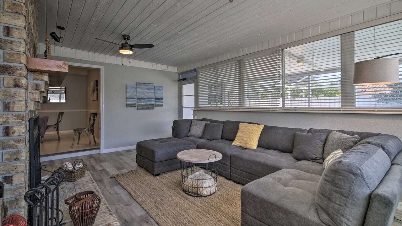 Photo of Livingroom in Venetian Way