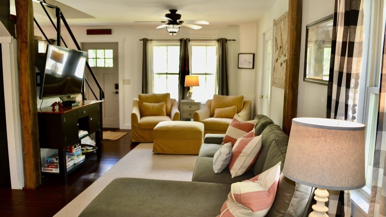 Photo of Livingroom in Warren