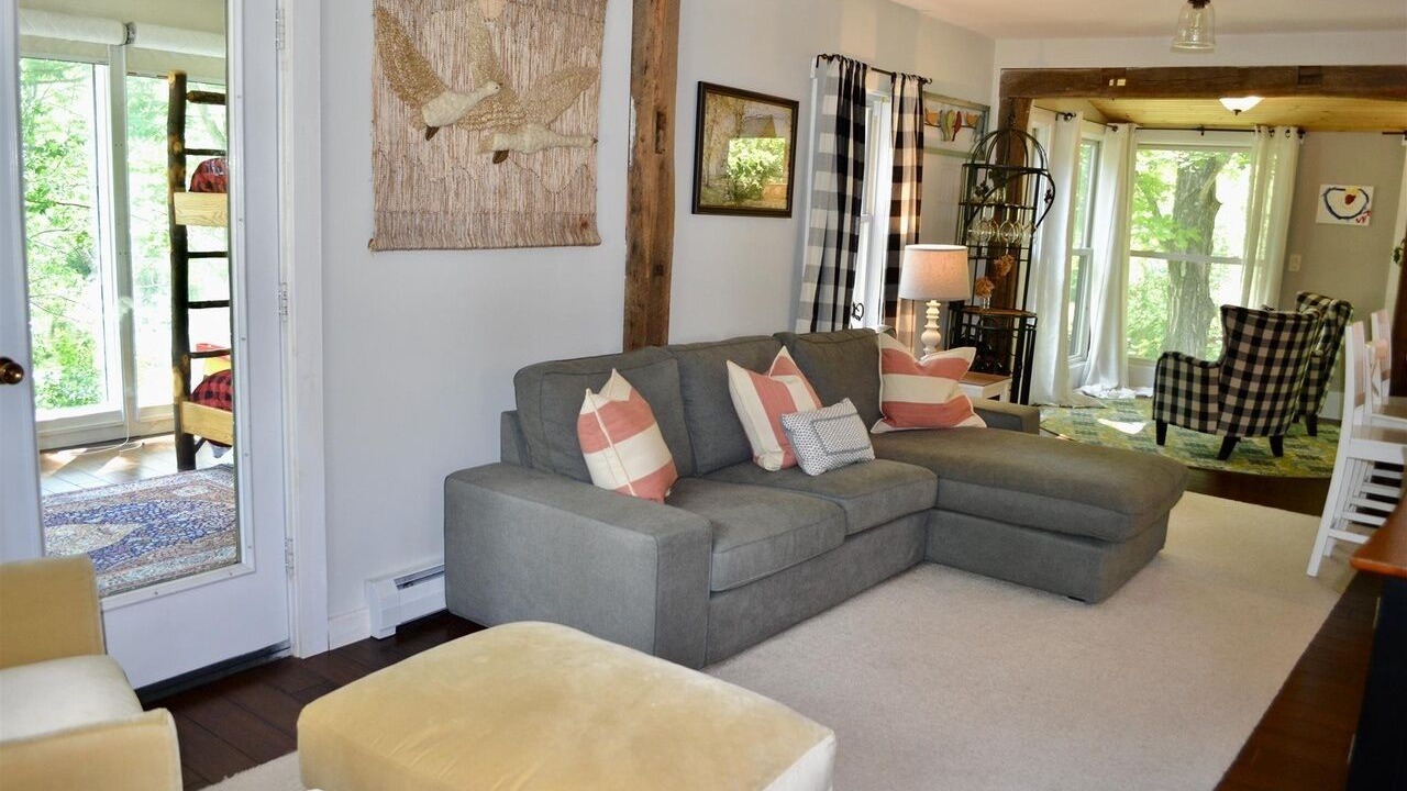 Photo of Livingroom in Warren