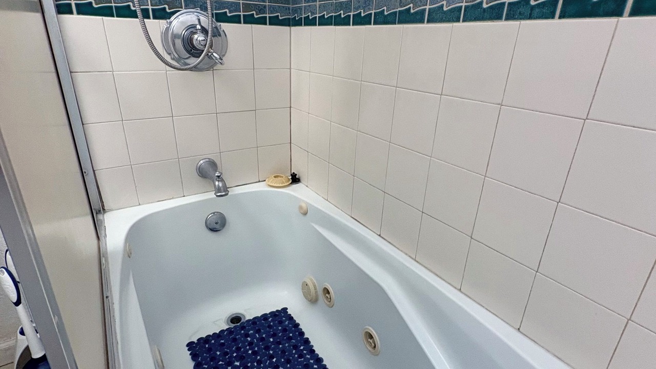 Photo of Bathroom in Hilo