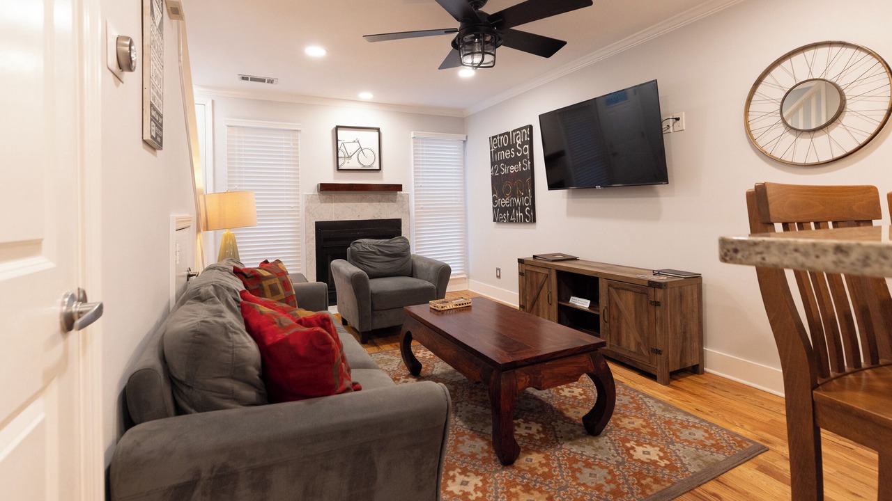 Photo of Livingroom in Virginia Highland
