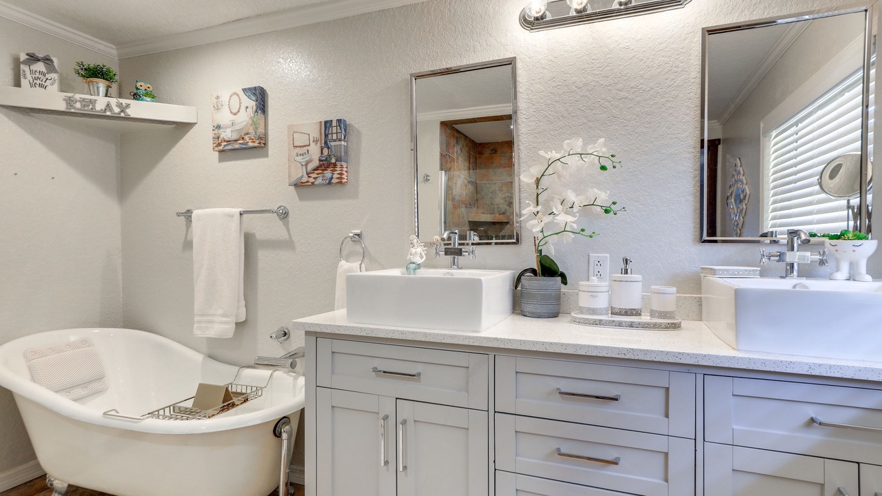 Photo of Bathroom in Flora Villa