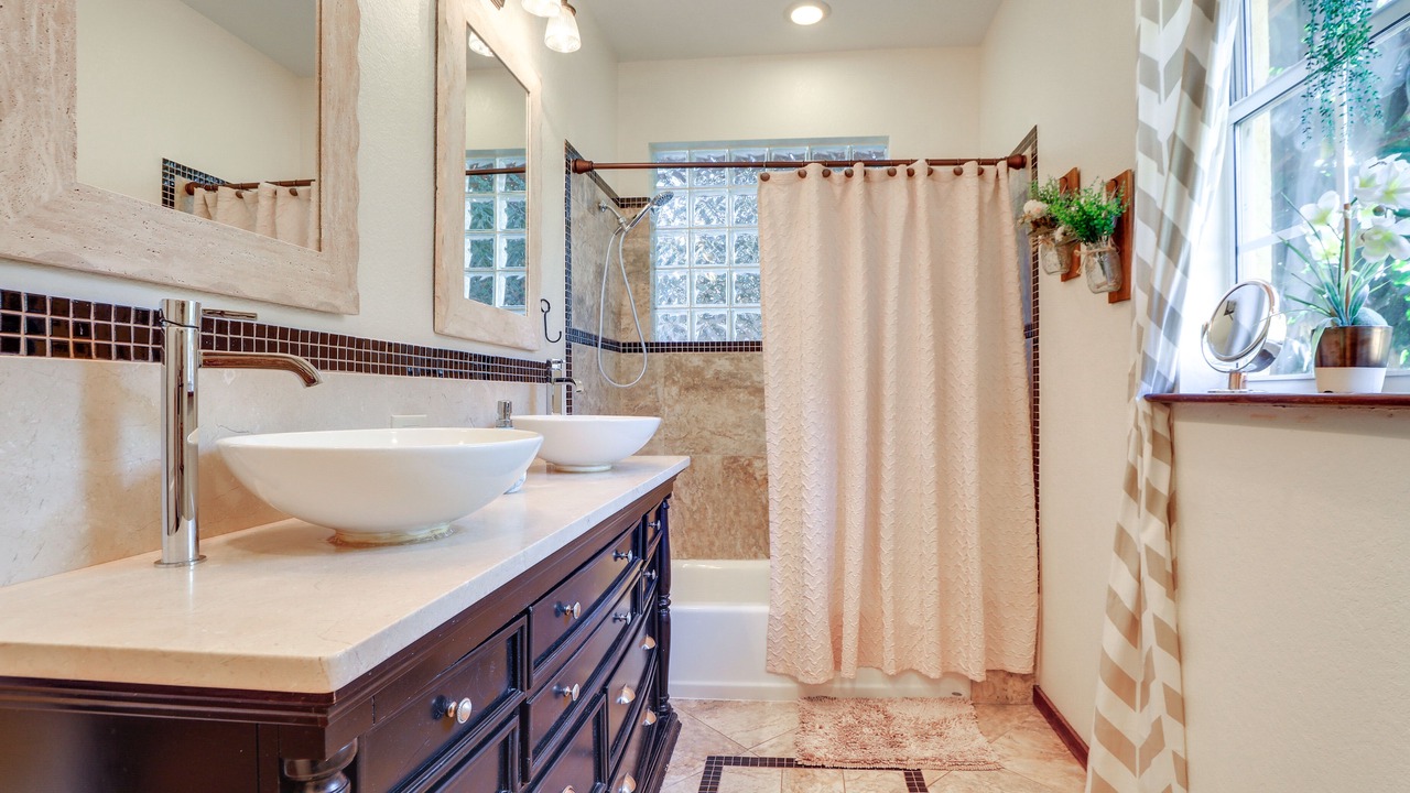 Photo of Bathroom in Flora Villa