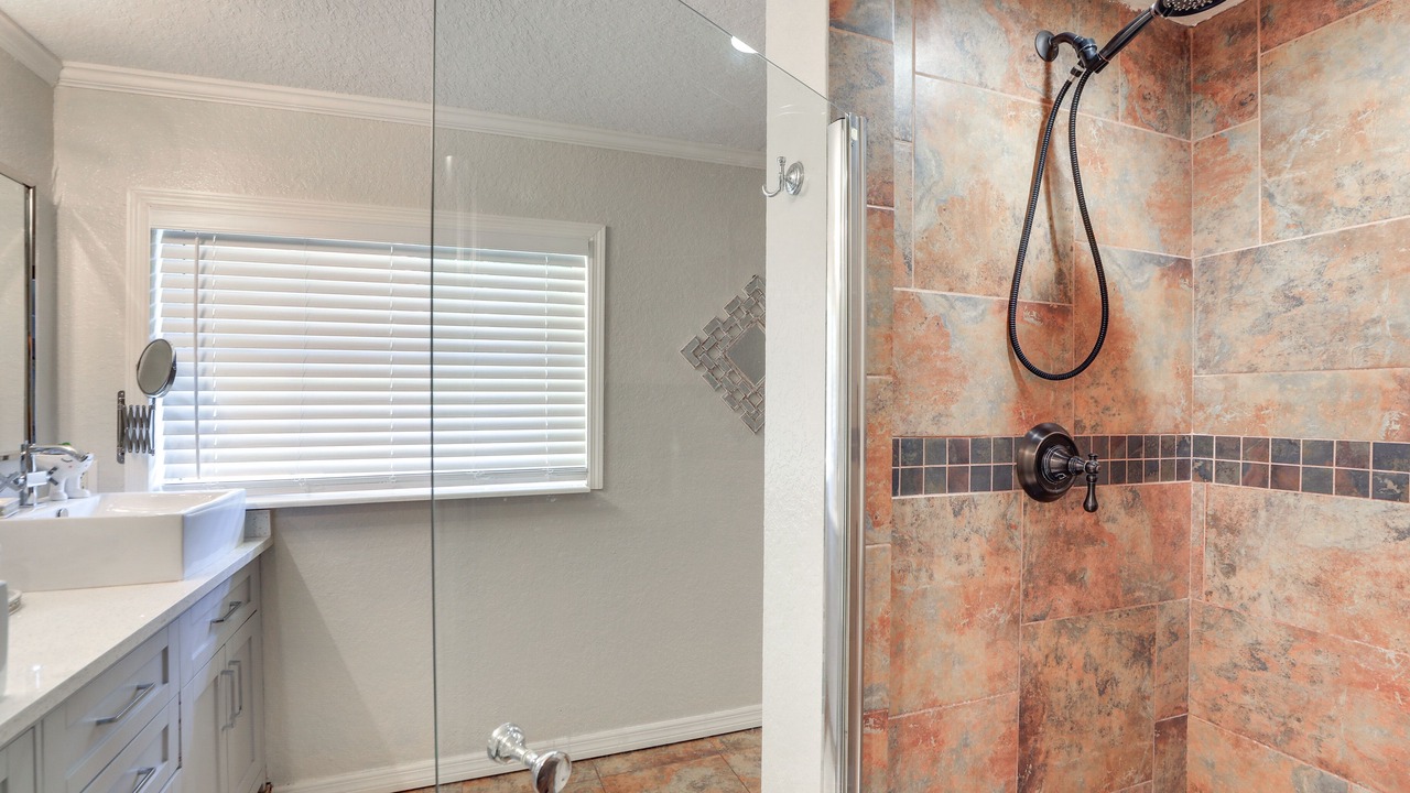Photo of Bathroom in Flora Villa