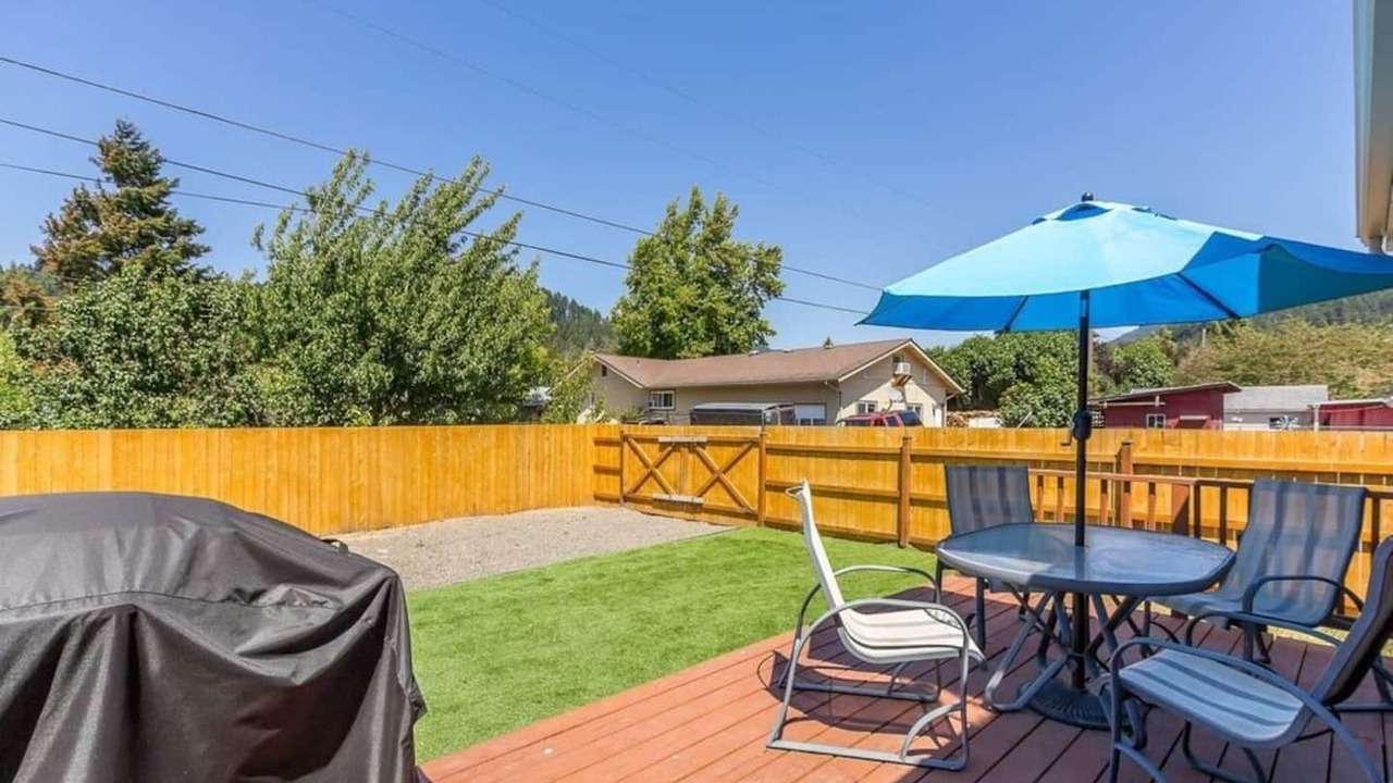 Photo of Outdoor in Oakridge