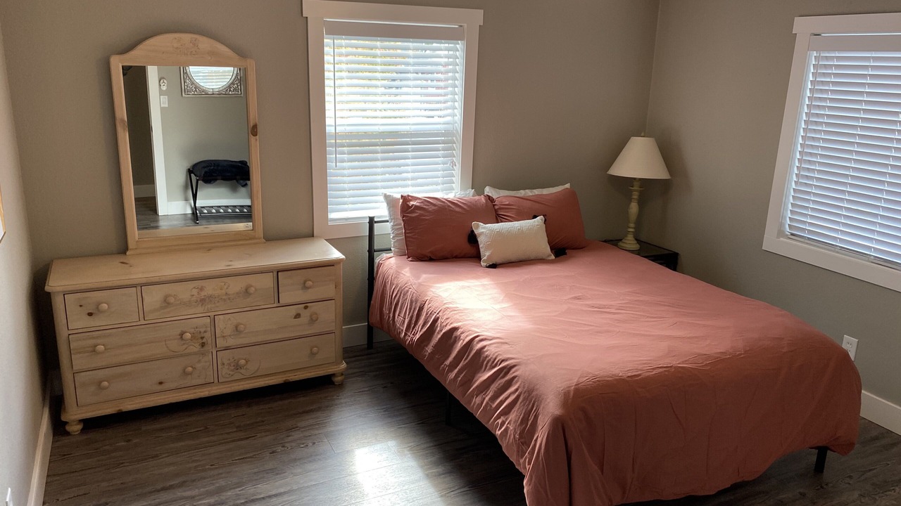 Photo of Bedroom in Oakridge