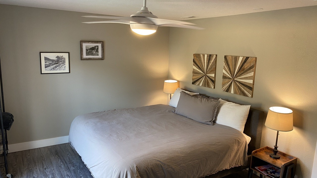 Photo of Bedroom in Oakridge