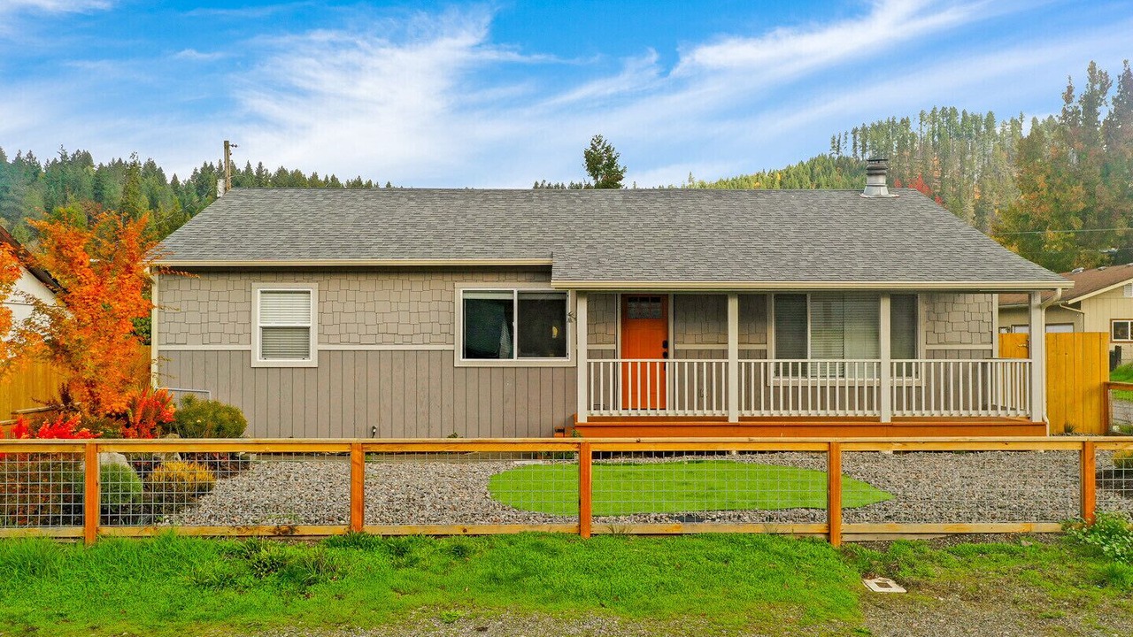 Photo of Outdoor in Oakridge