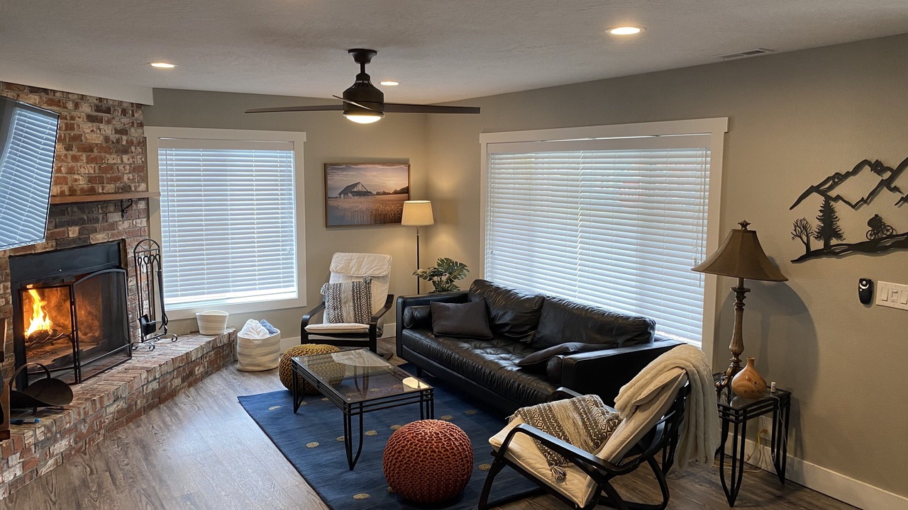 Photo of Livingroom in Oakridge