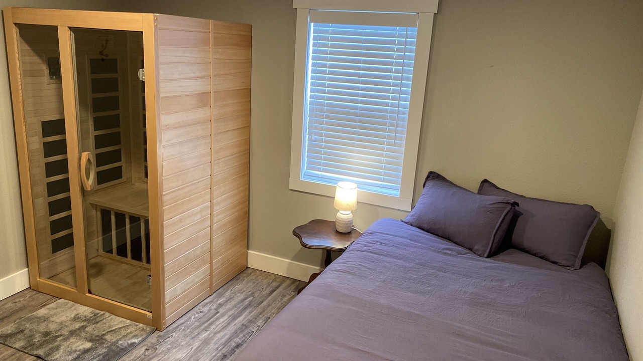 Photo of Bedroom in Oakridge