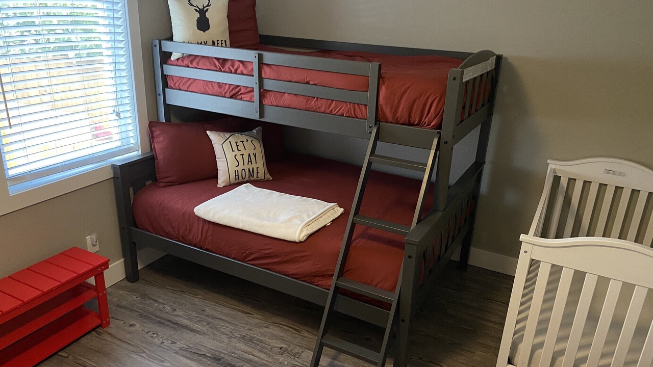 Photo of Bedroom in Oakridge