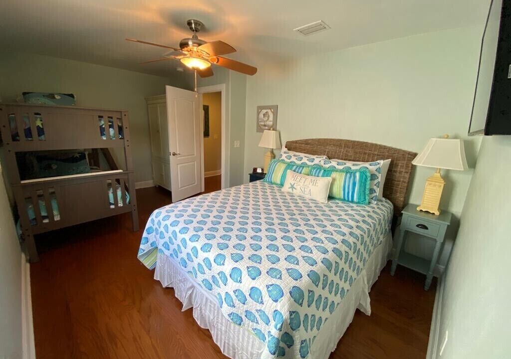 Photo of Bedroom in Crystal Beach