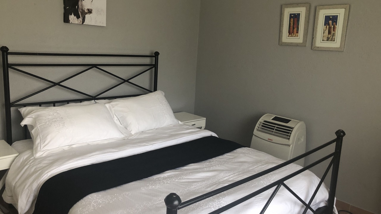 Photo of Bedroom in Glen Lorne