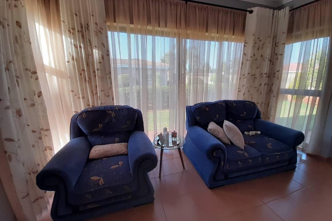 Photo of Livingroom in Glen Lorne