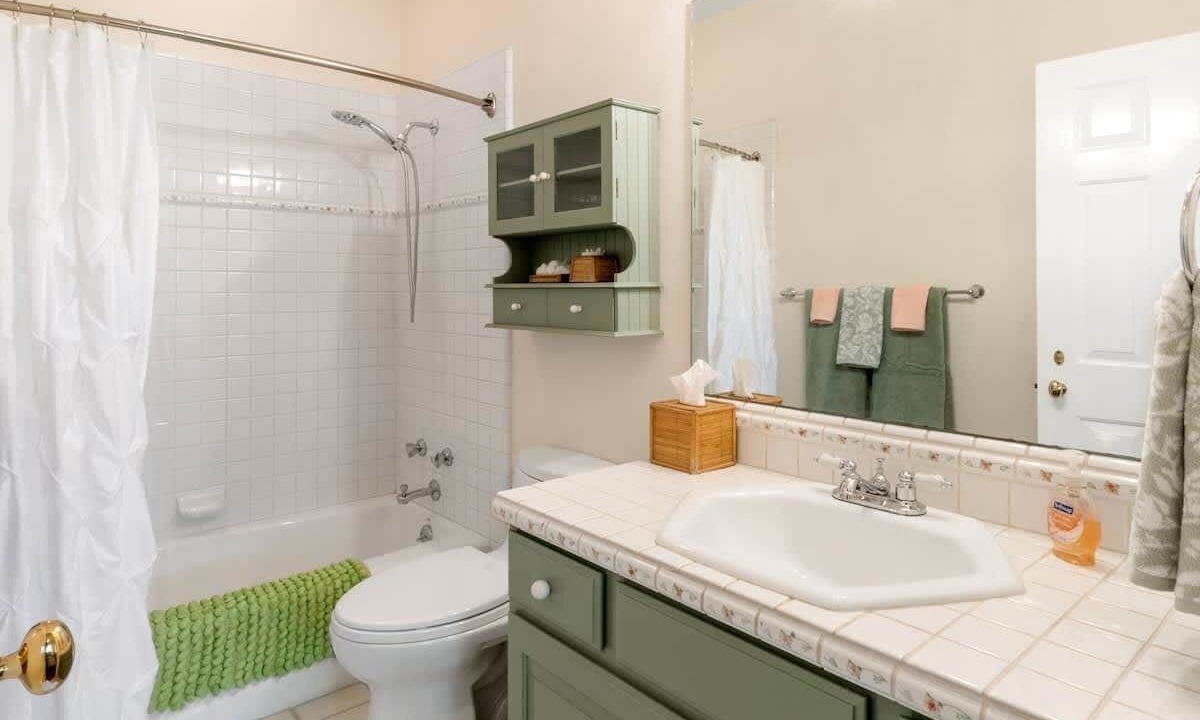 Photo of Bathroom in Vista