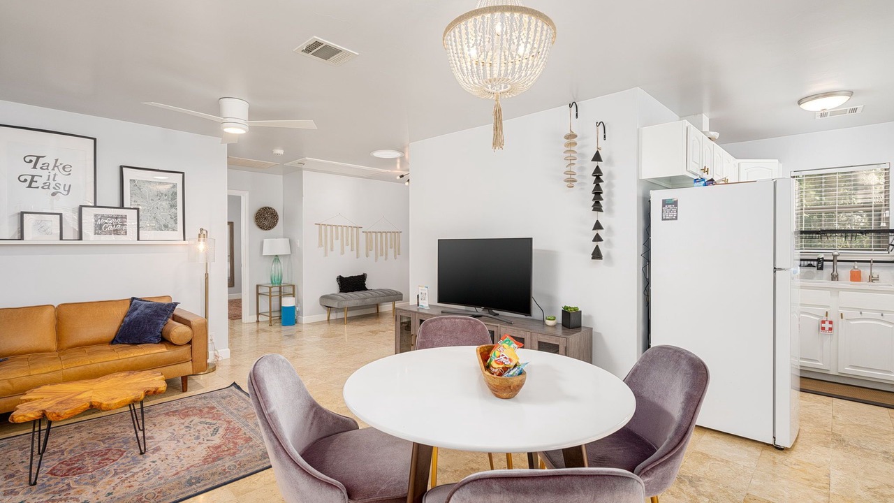 Photo of Livingroom in Helotes