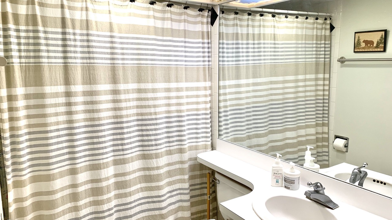 Photo of Bathroom in Warren