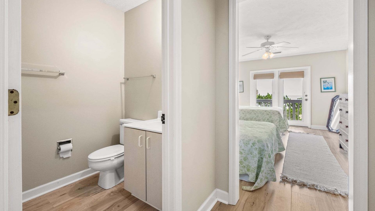 Photo of Bathroom in Debordieu Colony