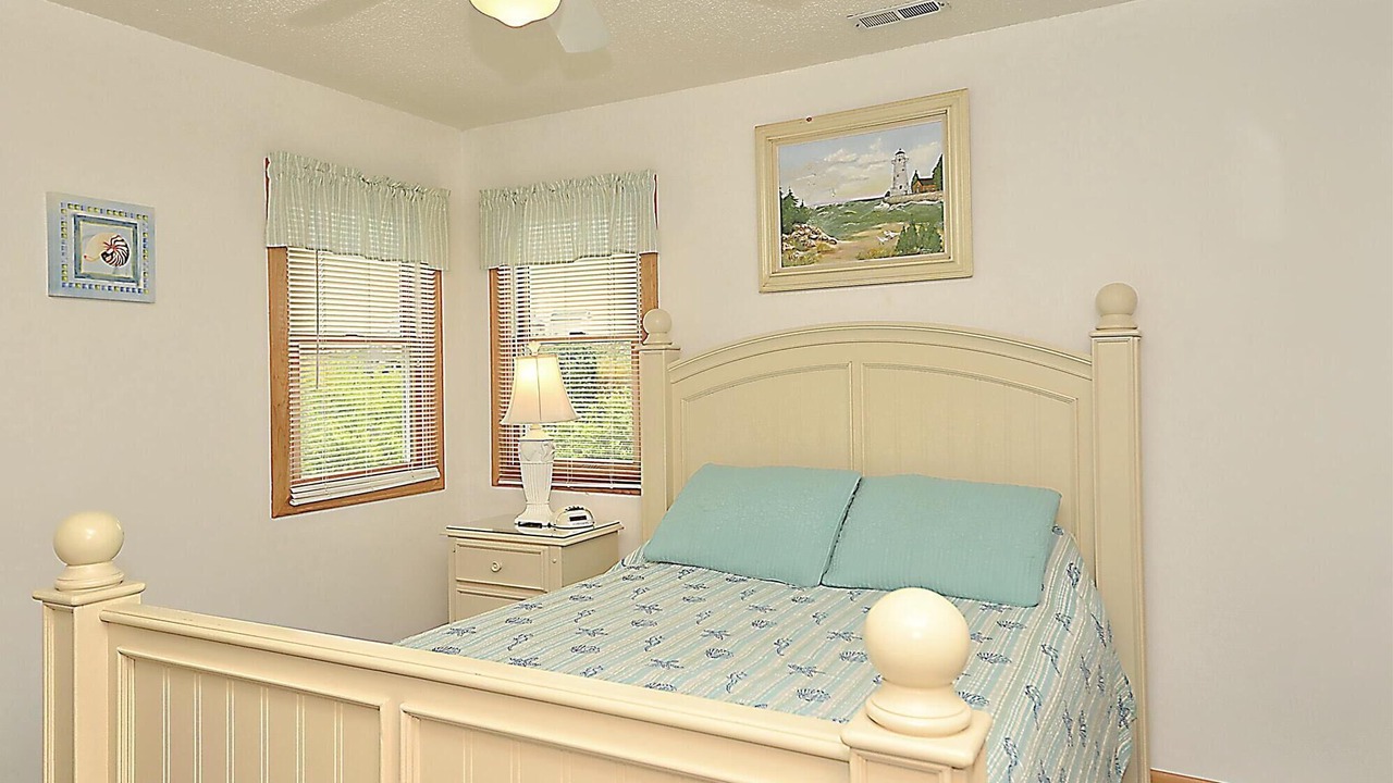 Photo of Bedroom in Whalehead Beach