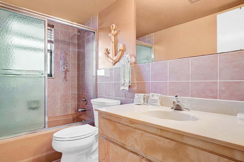 Photo of Bathroom in Marathon