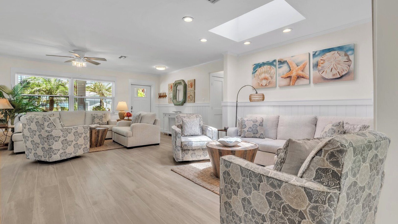 Photo of Livingroom in Holmes Beach