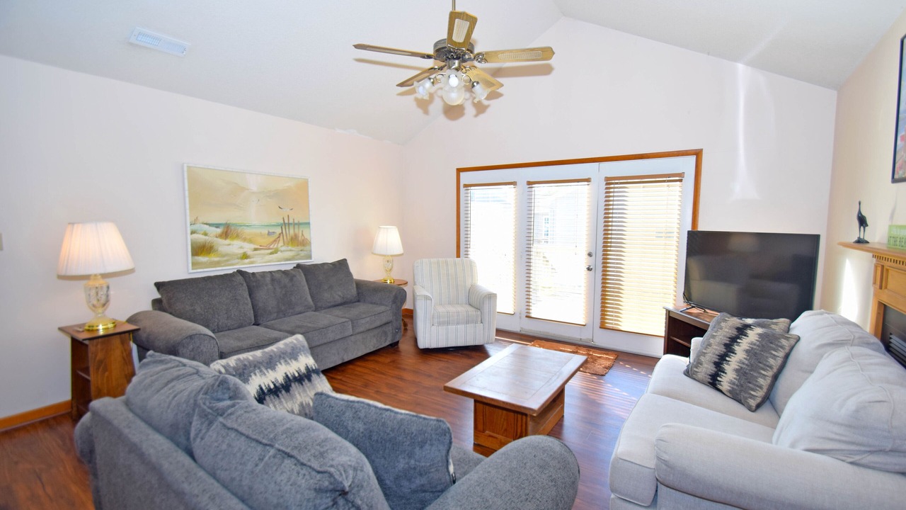 Photo of Livingroom in Caine Woods