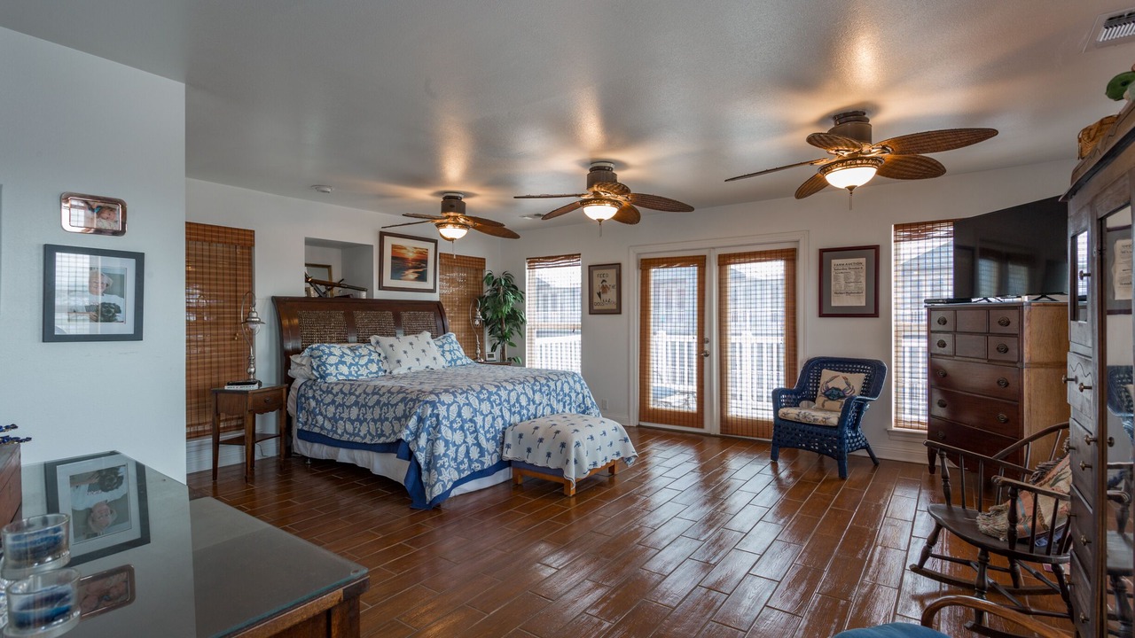 Photo of Bedroom in White Sands Cottages