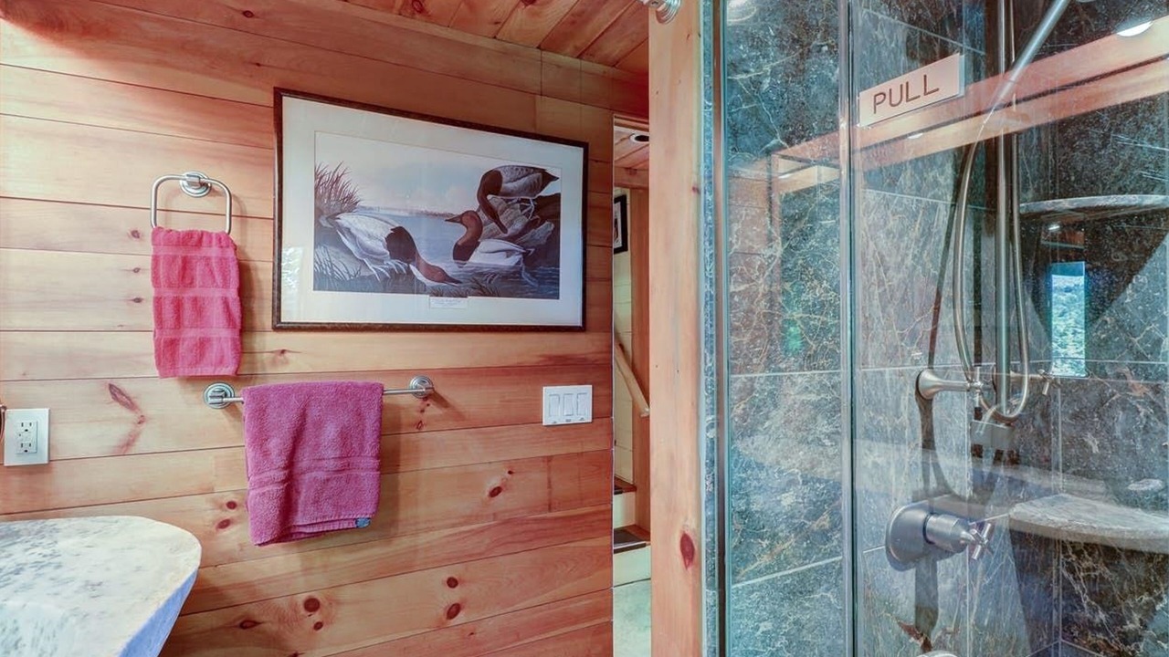Photo of Bathroom in Warren
