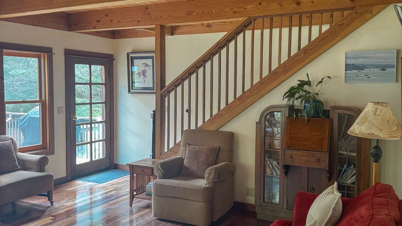 Photo of Livingroom in Willits
