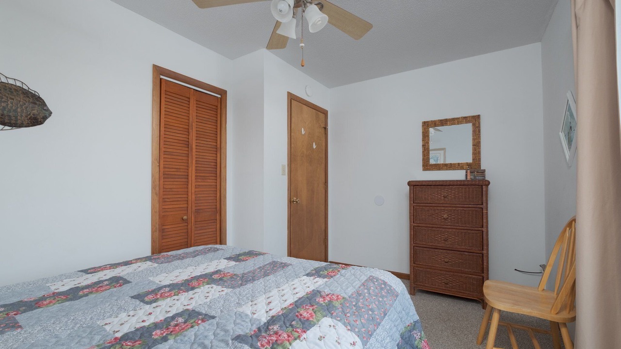 Photo of Bedroom in Whalehead Beach