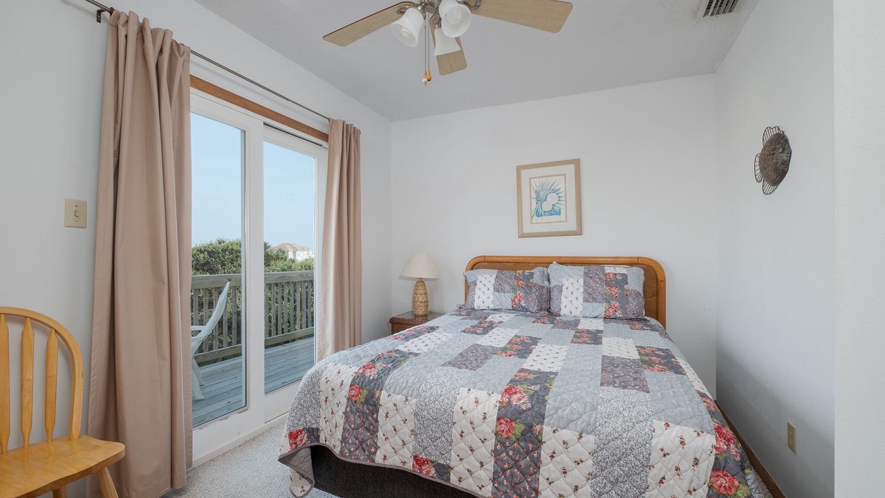 Photo of Bedroom in Whalehead Beach