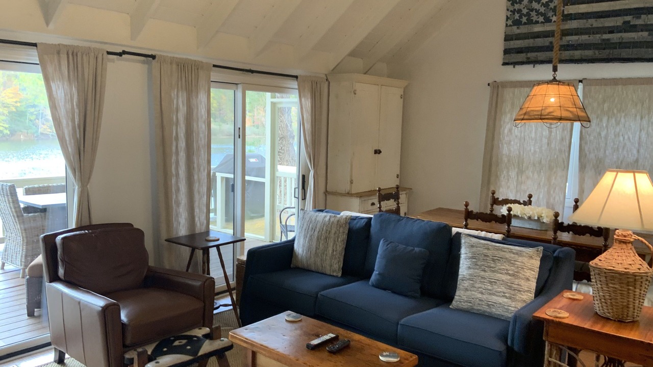 Photo of Livingroom in Robbinsville