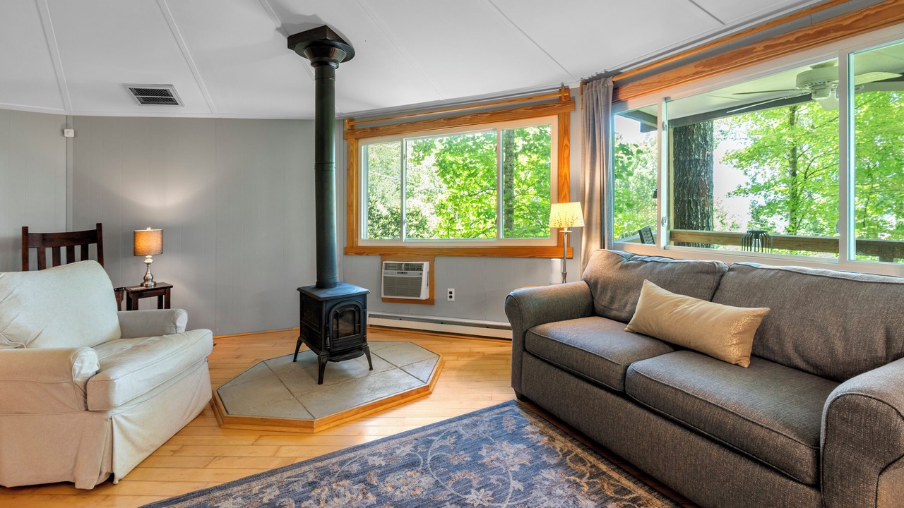 Photo of Bedroom in Hendersonville