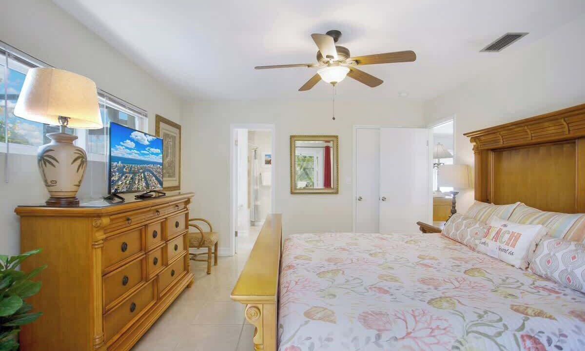 Photo of Bedroom in Naples Park