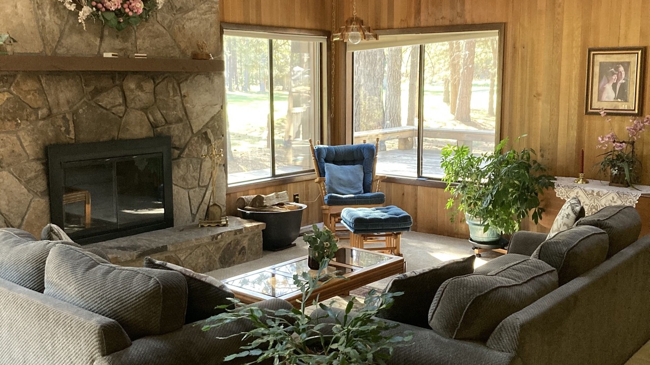 Photo of Livingroom in Black Butte Ranch