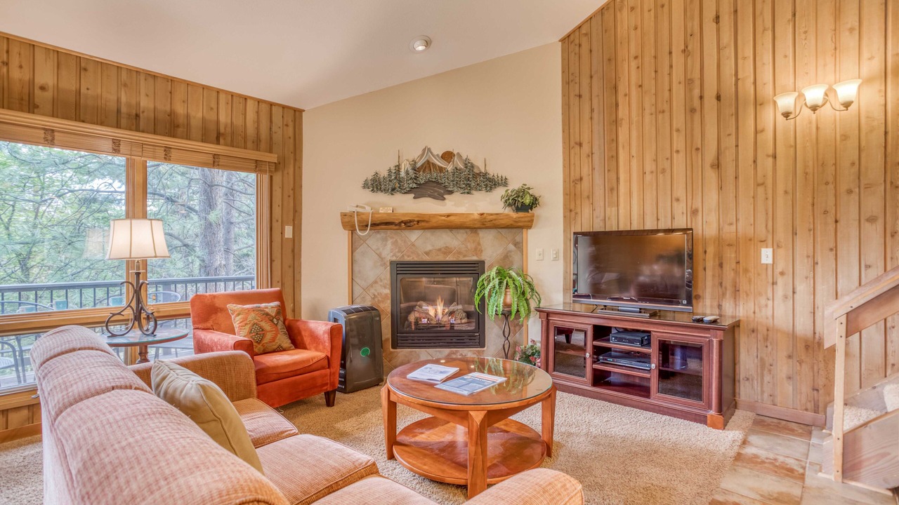 Photo of Livingroom in Century West