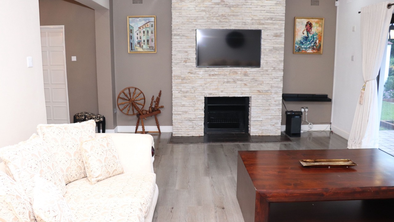 Photo of Livingroom in Harare East