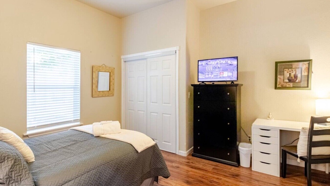 Photo of Bedroom in Five Points
