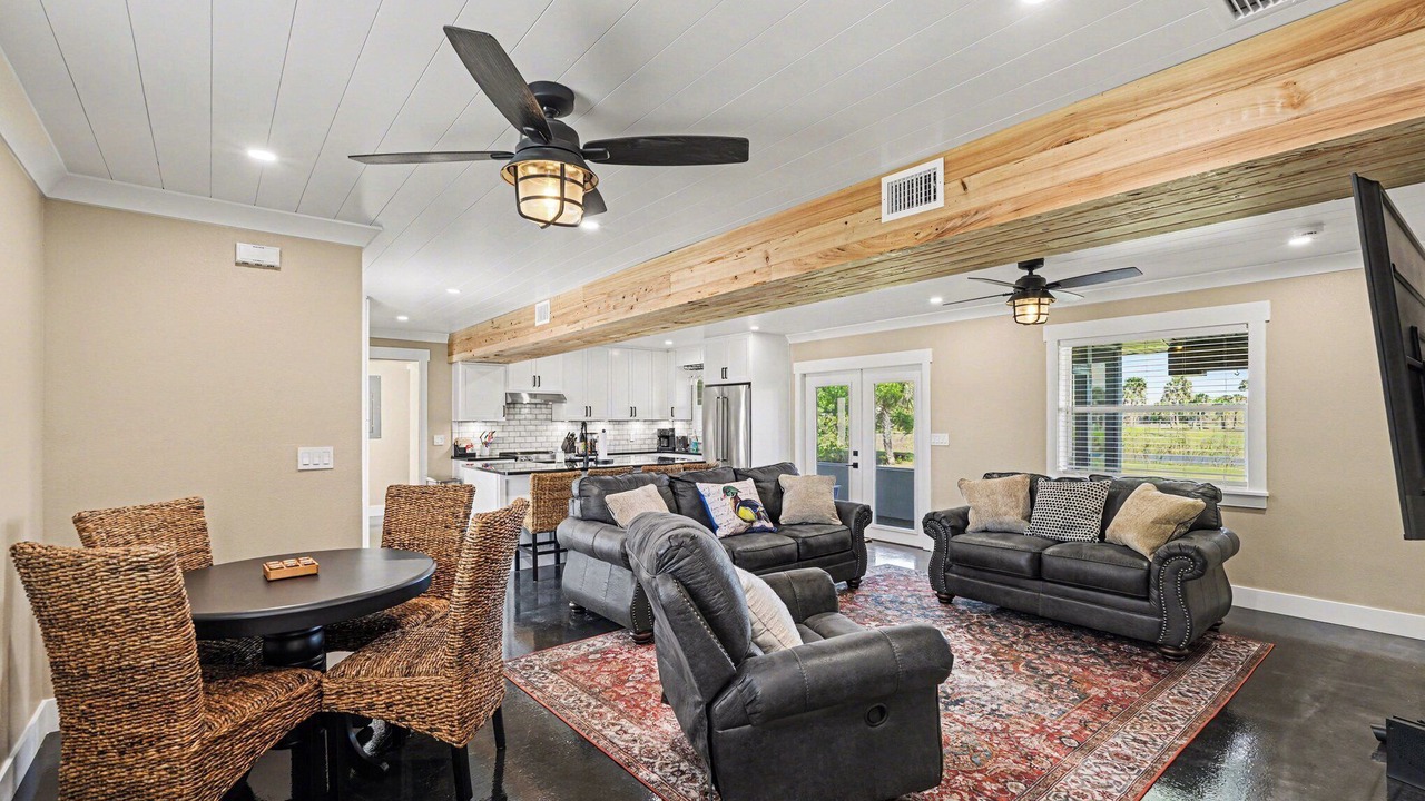 Photo of Livingroom in Poinsett Acres